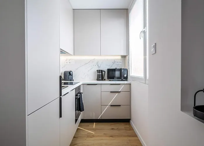 Noble With Style & Comfort Apartment