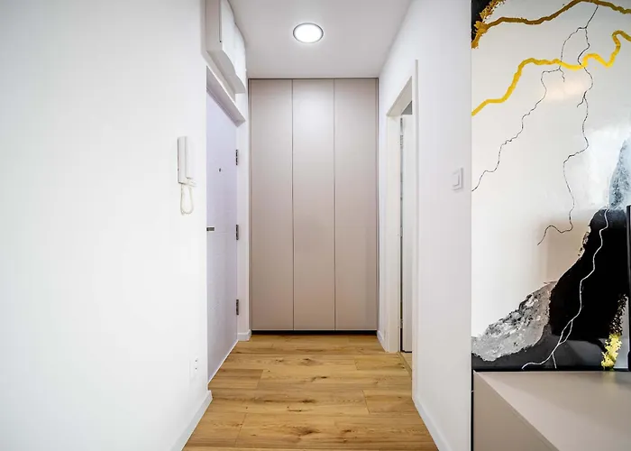 Noble With Style & Comfort Apartment *