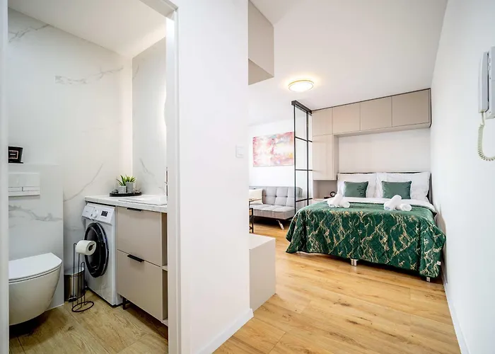 Noble With Style & Comfort Apartment